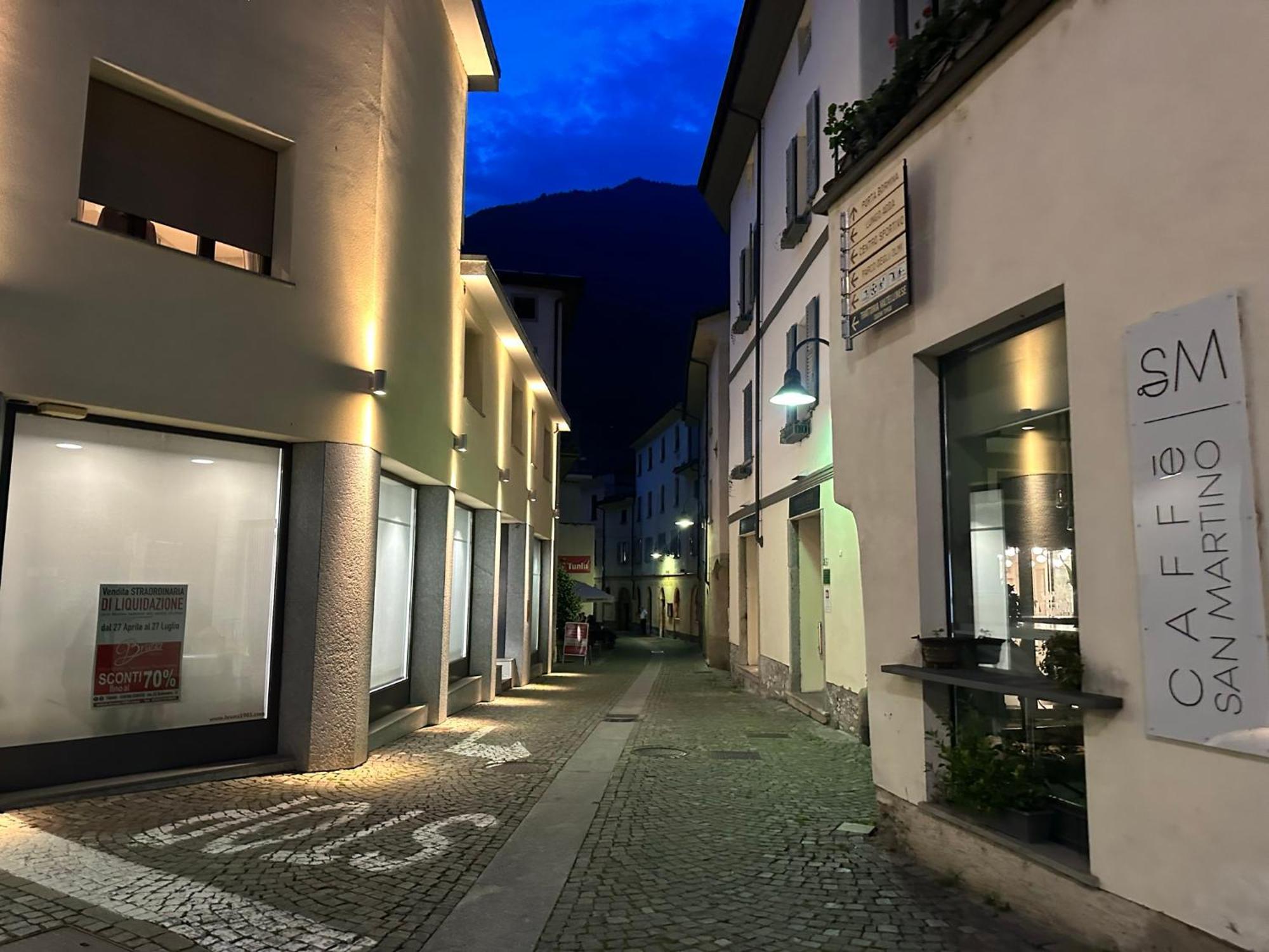 Апартаменты Flat In City Centre Tirano - 10 Minutes From Bernina Express Экстерьер фото